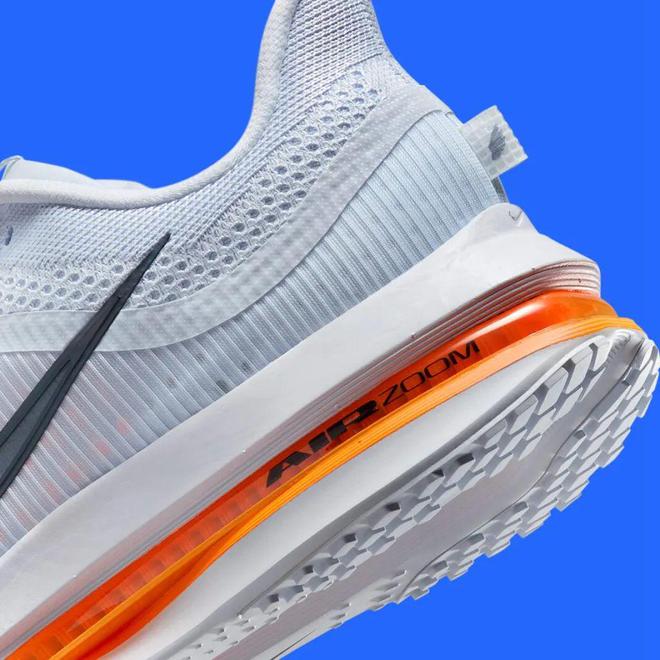 双Nike跑鞋把能给的都给足了必一体育运动app配置诱人！这(图6)