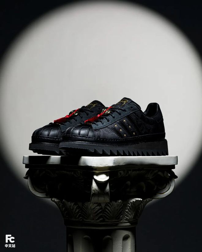 OT x 三叶草」！发售两天后现在这个价了！bsports网站登录开箱今年第一双「CL(图4)