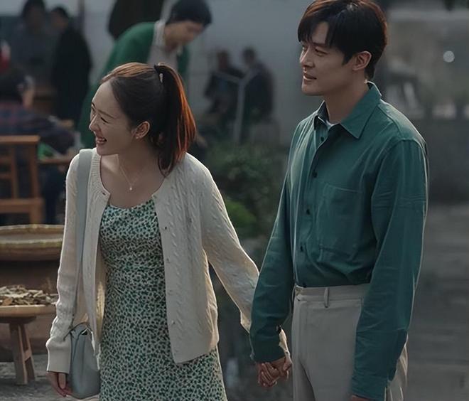 :侯岩松的演技蒋欣的脸蛋童瑶的衣品b体育必一运动央视《四喜》出圈理由(图2) :侯岩松的演技蒋欣的脸蛋童瑶的衣品b体育必一运动央视《四喜》出圈理由(图2)