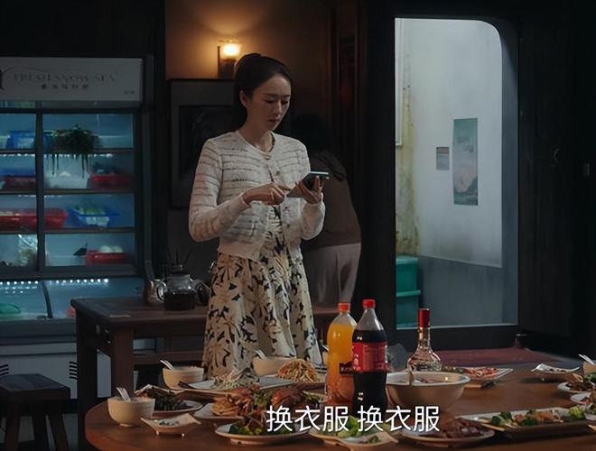 :侯岩松的演技蒋欣的脸蛋童瑶的衣品b体育必一运动央视《四喜》出圈理由(图6) :侯岩松的演技蒋欣的脸蛋童瑶的衣品b体育必一运动央视《四喜》出圈理由(图6)