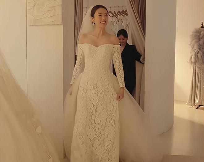 :侯岩松的演技蒋欣的脸蛋童瑶的衣品b体育必一运动央视《四喜》出圈理由(图9) :侯岩松的演技蒋欣的脸蛋童瑶的衣品b体育必一运动央视《四喜》出圈理由(图9)