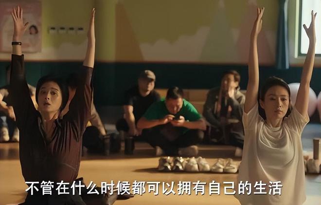 :侯岩松的演技蒋欣的脸蛋童瑶的衣品b体育必一运动央视《四喜》出圈理由(图10) :侯岩松的演技蒋欣的脸蛋童瑶的衣品b体育必一运动央视《四喜》出圈理由(图10)